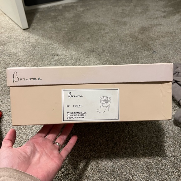 Bourne Nordstrom ‘Elle’ ankle boot with accent bow.  Color Smoke; EU 41; US 10.5 - Picture 11 of 16